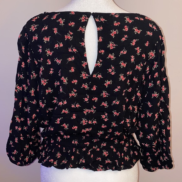 Vanilla Star Floral Boho Cropped Blouse - Picture 6 of 14